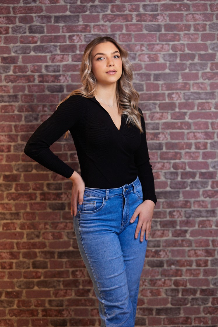 Inée Heart Cache Sweater