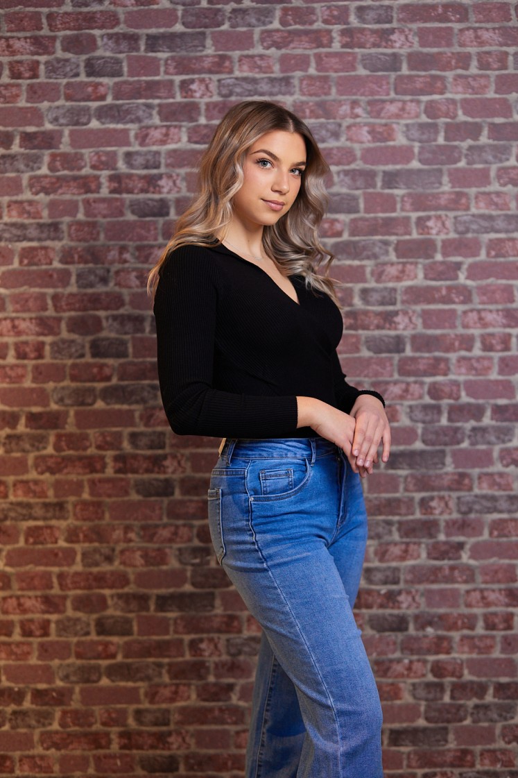 Inée Heart Cache Sweater